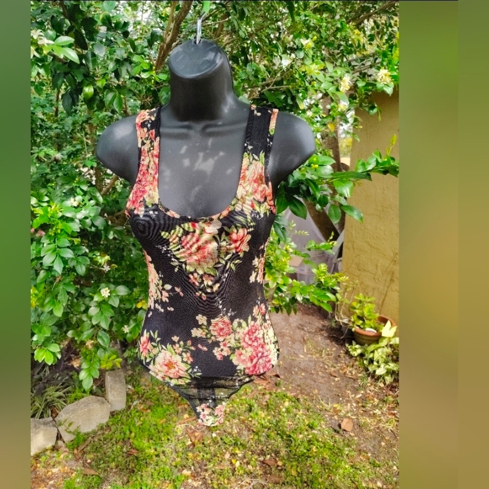 💕 $6 Bundled  Seductions by Sirens Floral Thong Bodysuit size Small!